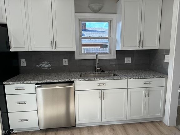 3rd image of 456 Grandview Ave