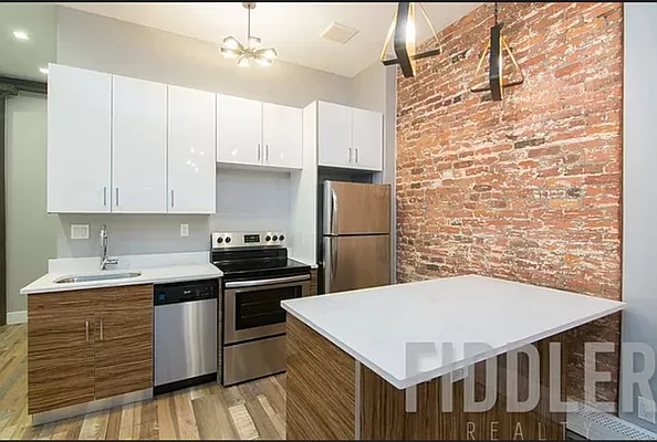 Rented by EXR | media 14