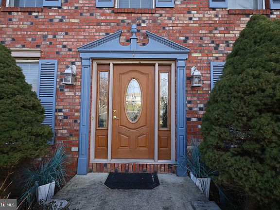 2nd image of 6418 Gillingham Ln