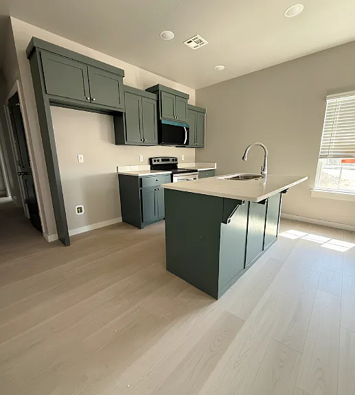 1405 SW Bishop Rd — Photo 3