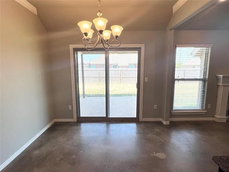 211 Genoa Way — Photo 5