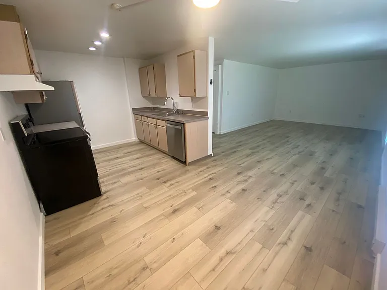 445 Carter Ave — Photo 20