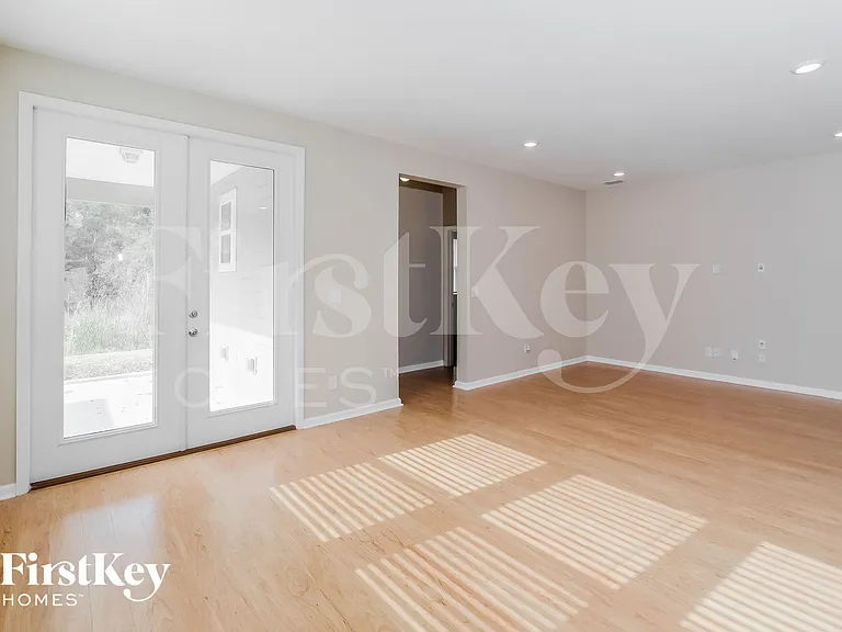 9787 Bridgeway Ave — Photo 3