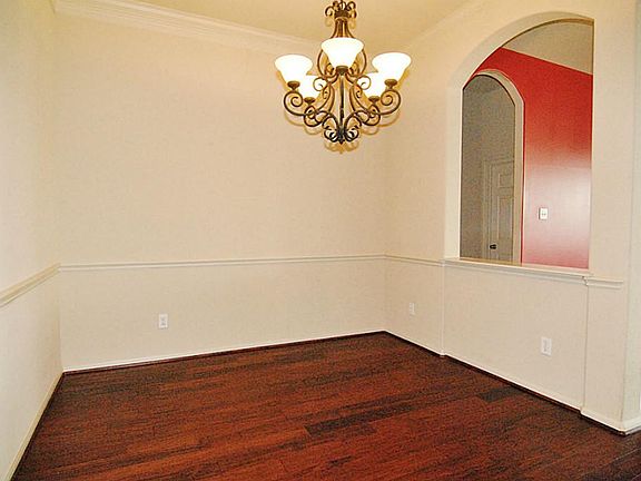 4th image of 16 Santa Clarita Cir