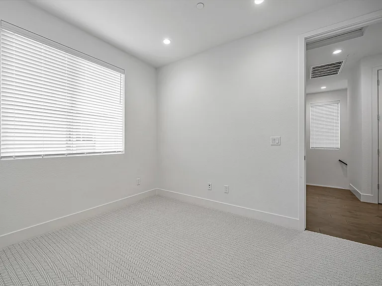 1010 Sinopia Ter — Photo 43