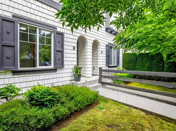 16357 15th Ave #4, Surrey, BC V4A 0C2
