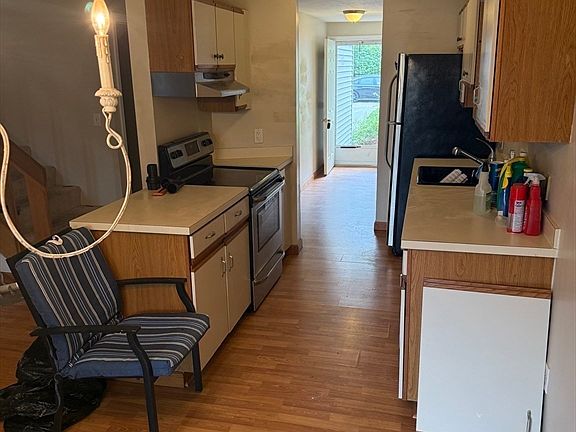 5th image of 8 John Dr #8