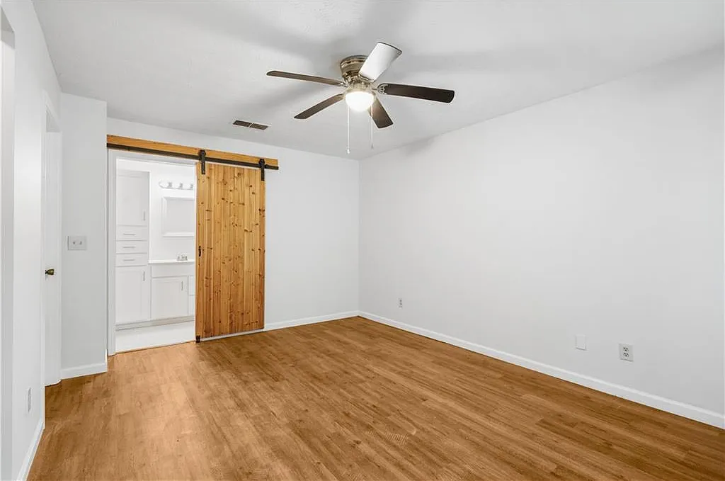 2 bed, 2.0 bath, 1100 sqft, $1,800 — Photo 3