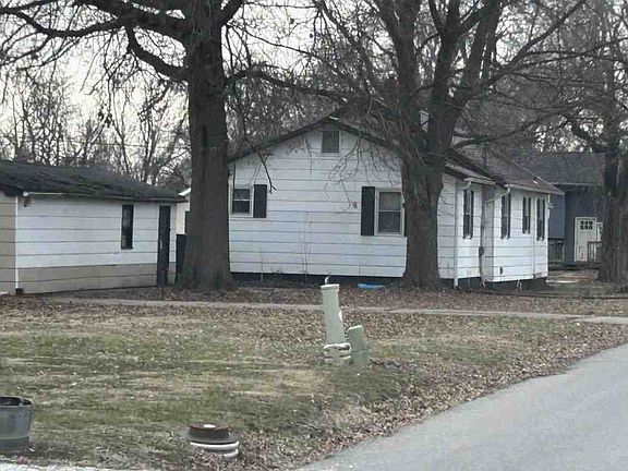 2nd image of 1001 E Carpenter St
