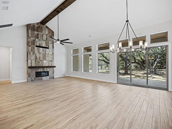 Castella K family room