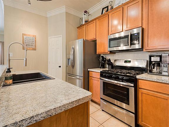 2nd image of 6817 Hillwood Dr