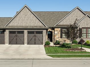 6652 Prairie Grass Ln, Bettendorf, IA