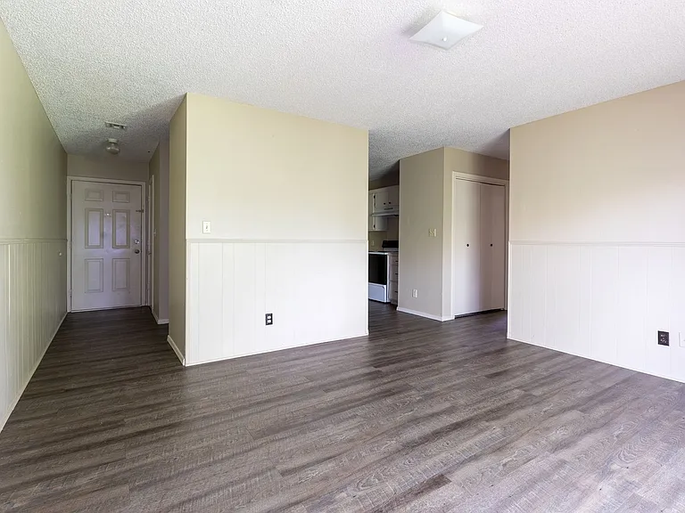 W Lillian St Fourplex — Photo 41