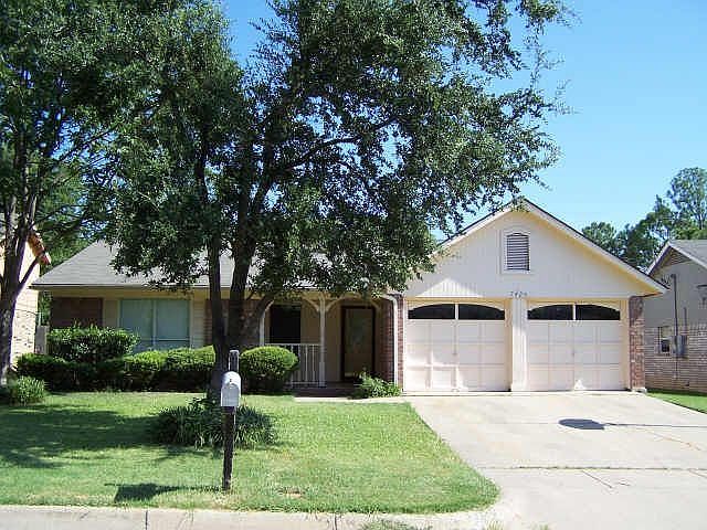 1st image of 7425 Sandywoods Ct