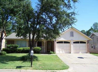 7425 Sandywoods Ct, Fort Worth, TX 76112