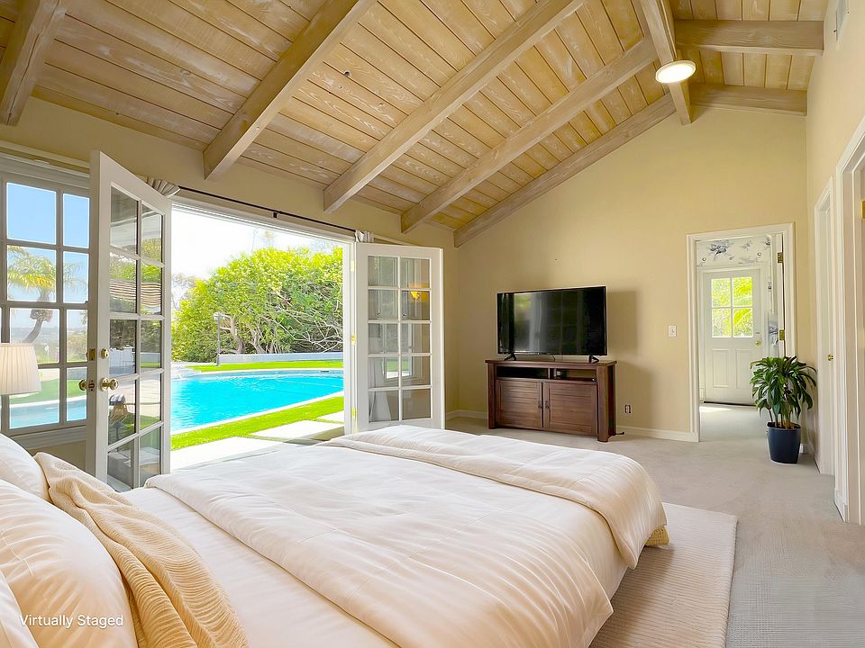 Detached Casita with Kitchen and Full Bathroom