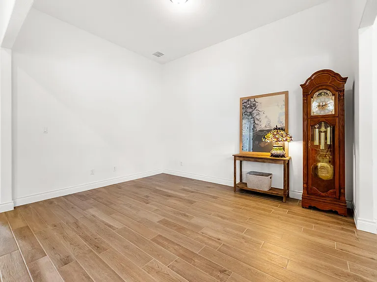 1301 White Daisy Ln — Photo 16