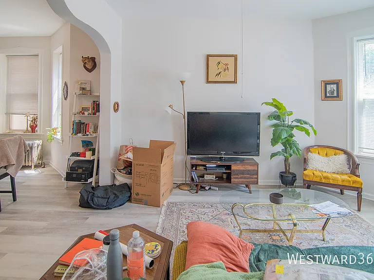 4018 W Oakdale Ave #2 — Photo 2