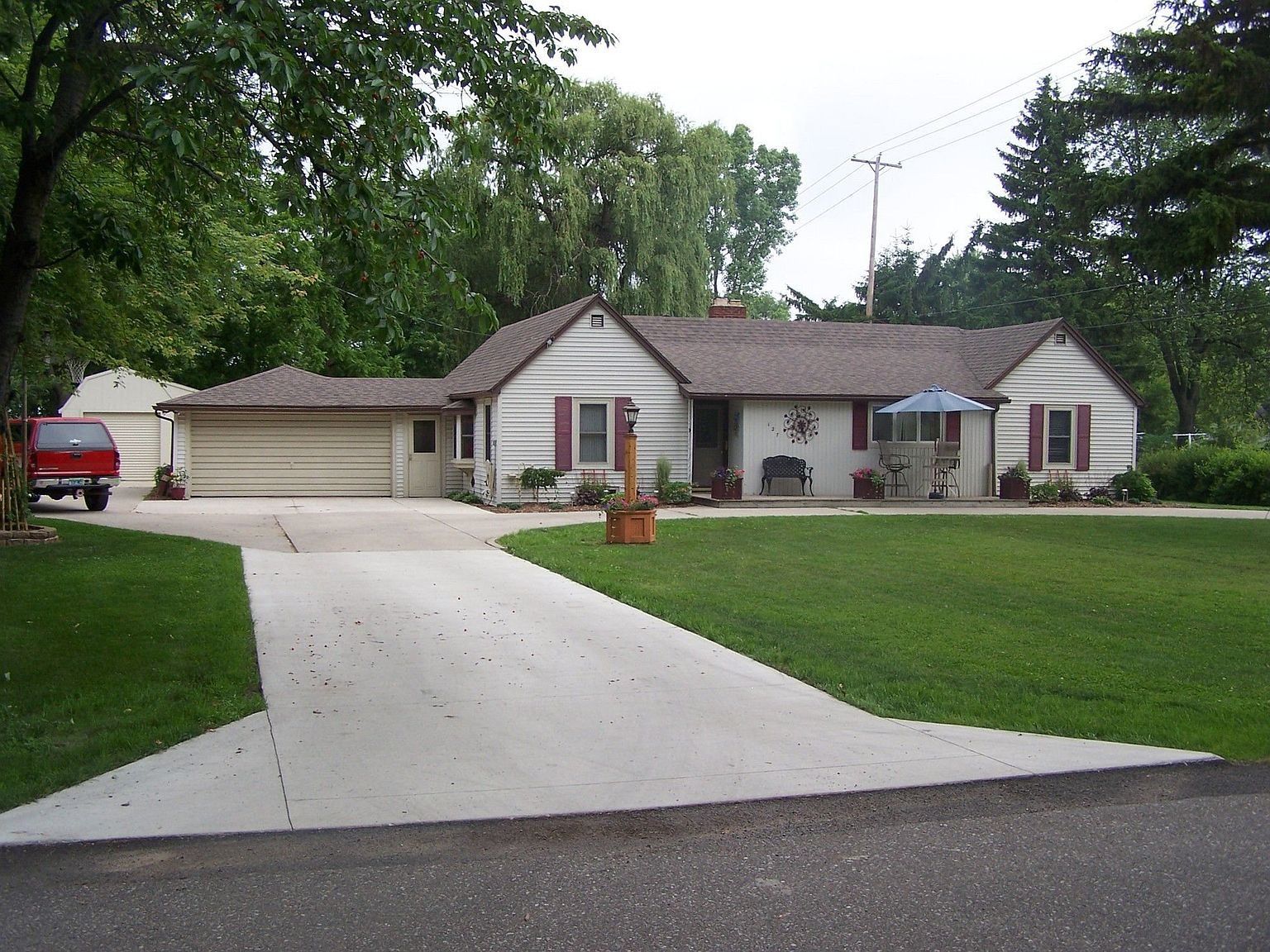 127 E Walnut St, Saint Charles, MI 48655 Zillow