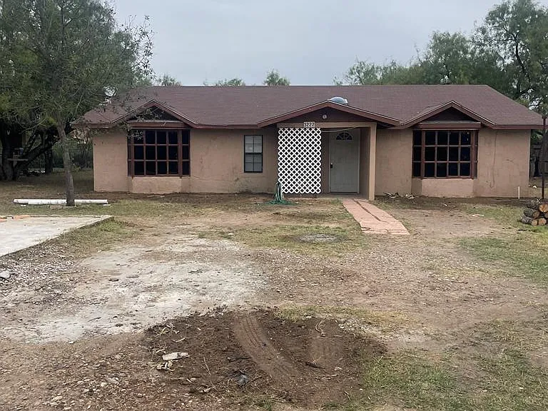 3222 Yucca Loop — Photo 1