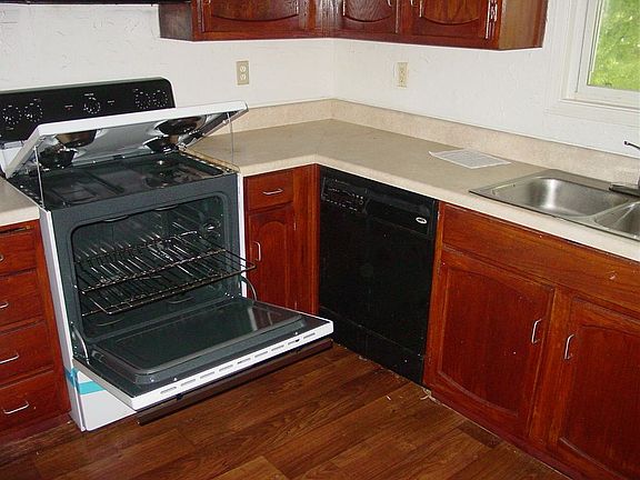 4th image of 3858 Bentley Dr