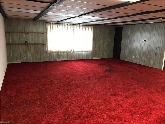 5th image of 940 Commercial Ave SW