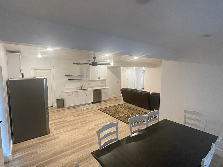 3004 W Hancock St — Photo 2