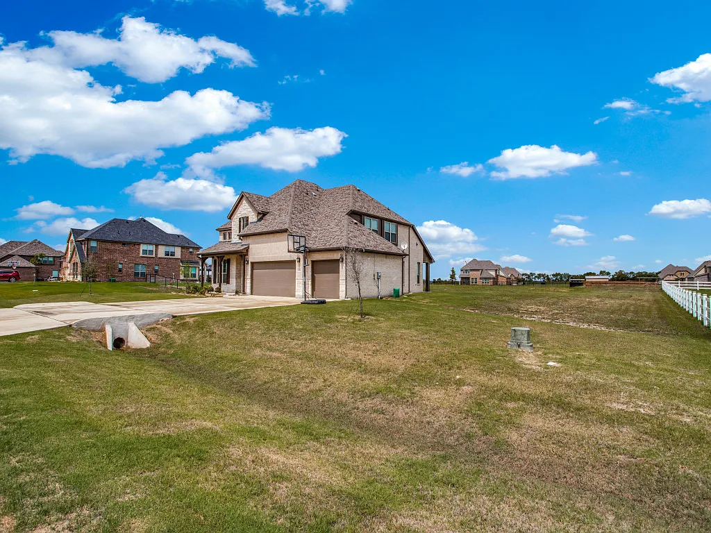 4 bed, 3.5 bath, 2580 sqft, $3,500 — Photo 3