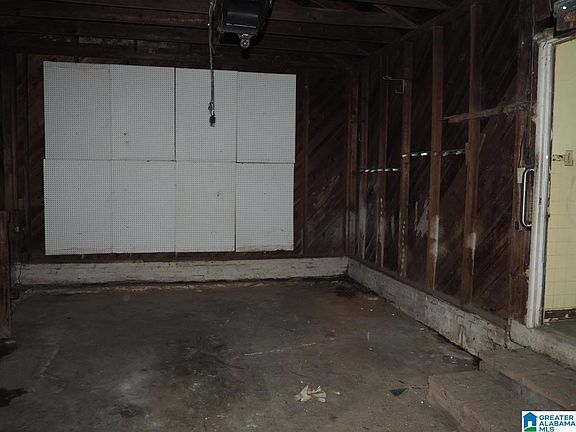 5th image of 1531 Granville Ave