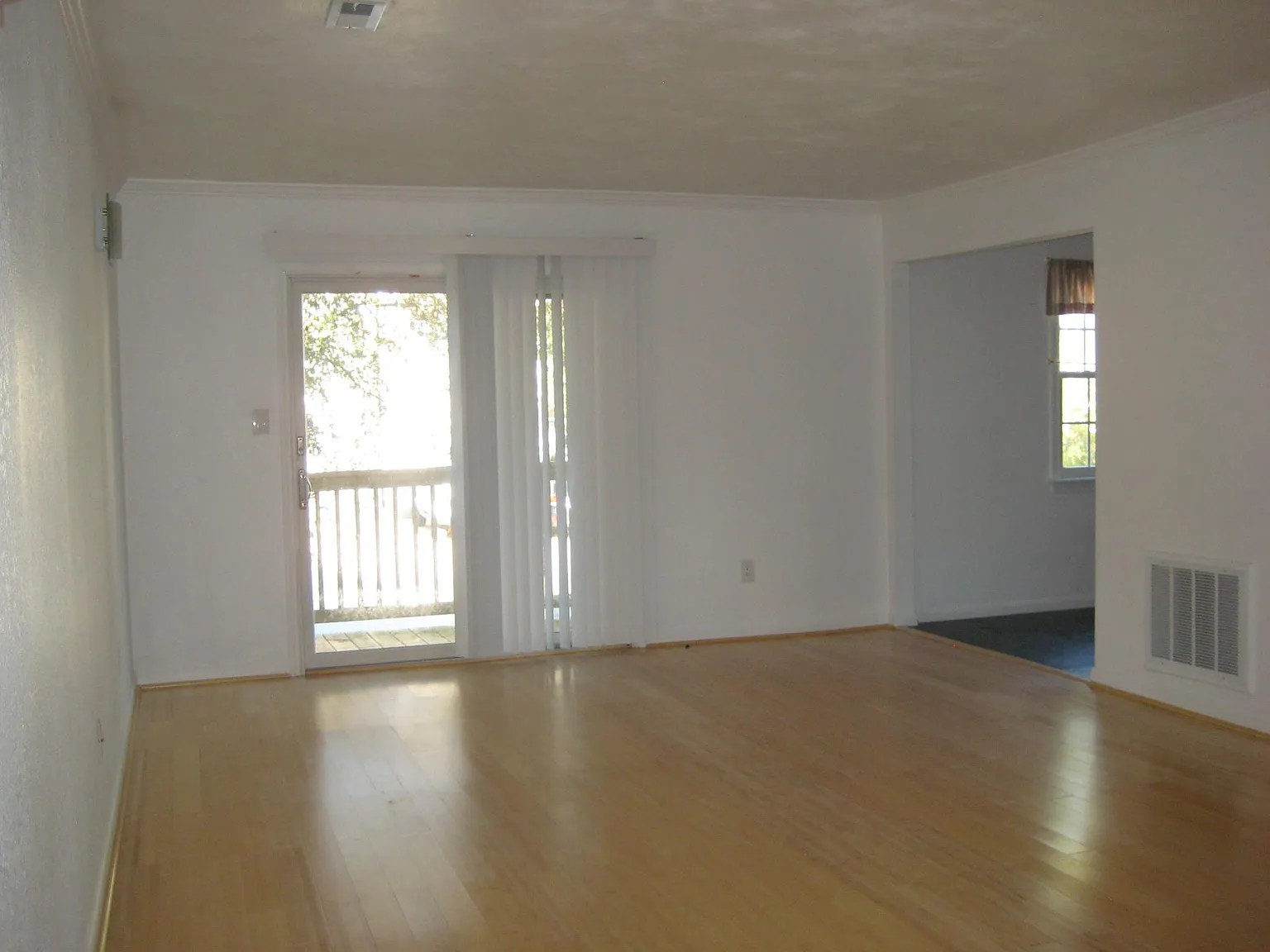 2 bed, 1100 sqft, $1,850 — Photo 2