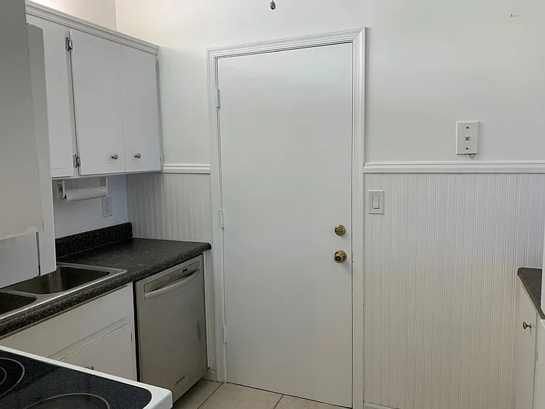 2210 NE 67th St #1221 — Photo 10