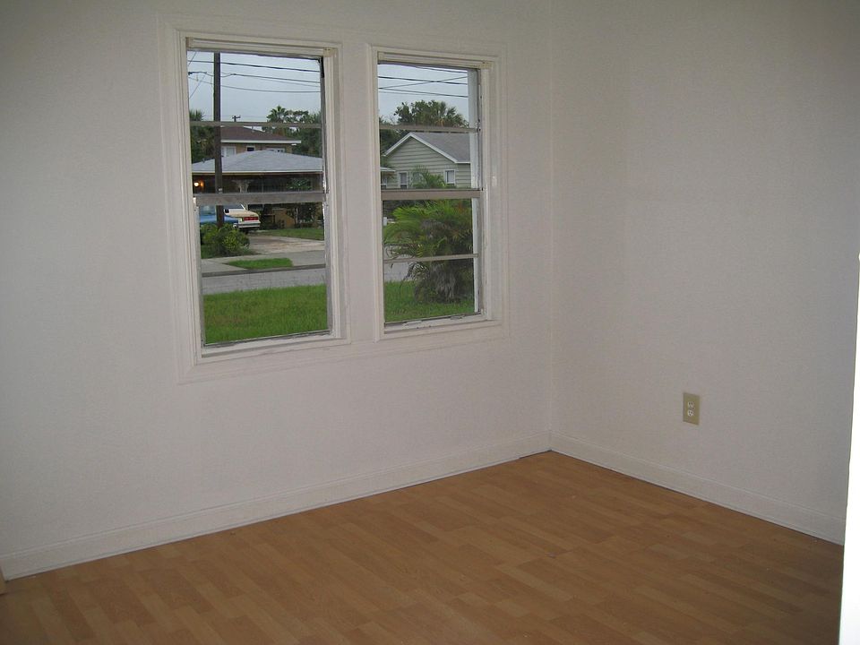 2nd image of 1920 W Gray St