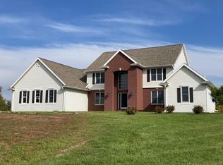 N2296 Ledge Hill Rd, Hortonville, WI 54944
