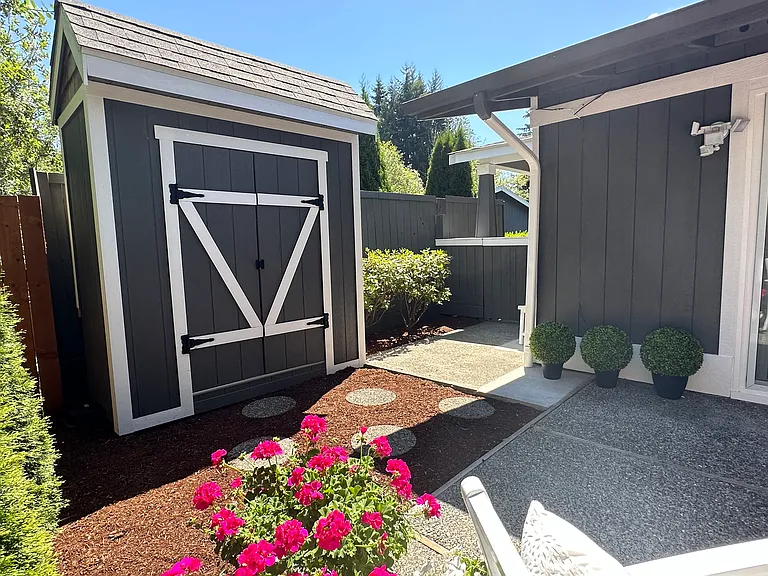 842 Phoenix St NE — Photo 11