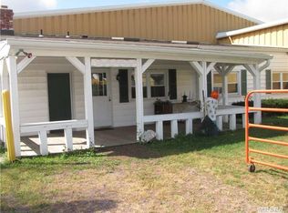 445A N Country Rd, Saint James, NY 11780