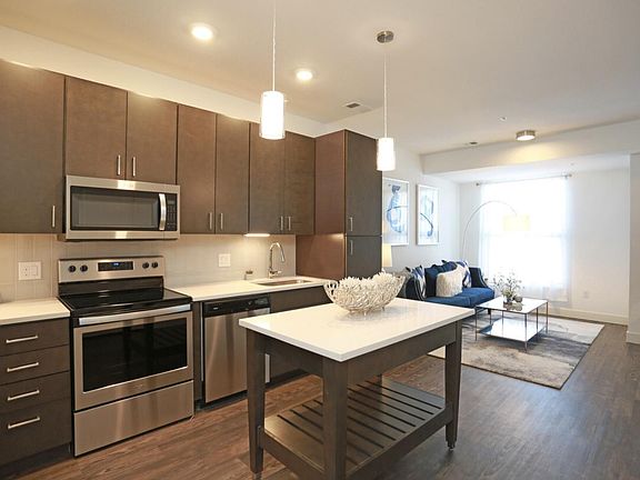 2nd image of 2217 Champa St
