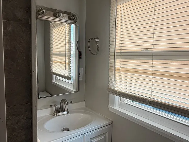 810 N Dearborn St — Photo 13
