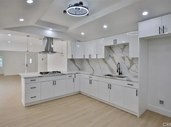 15330 Archwood St, Van Nuys, CA 91406
