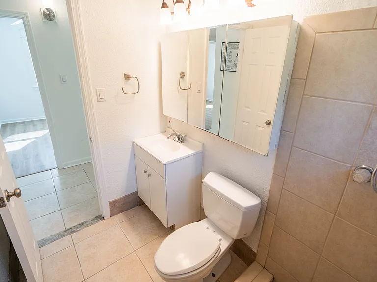 406 Essex Dr — Photo 26