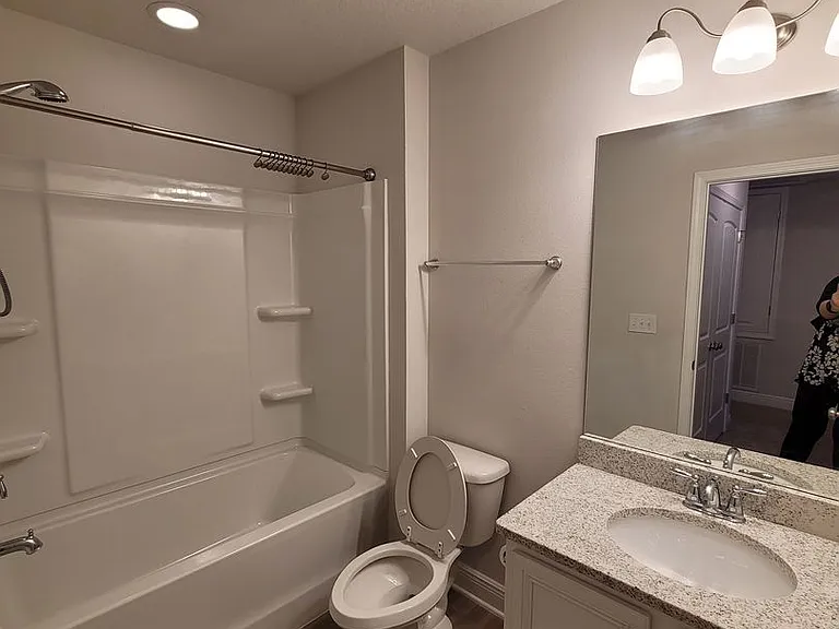 1933 Pointe Dr — Photo 13