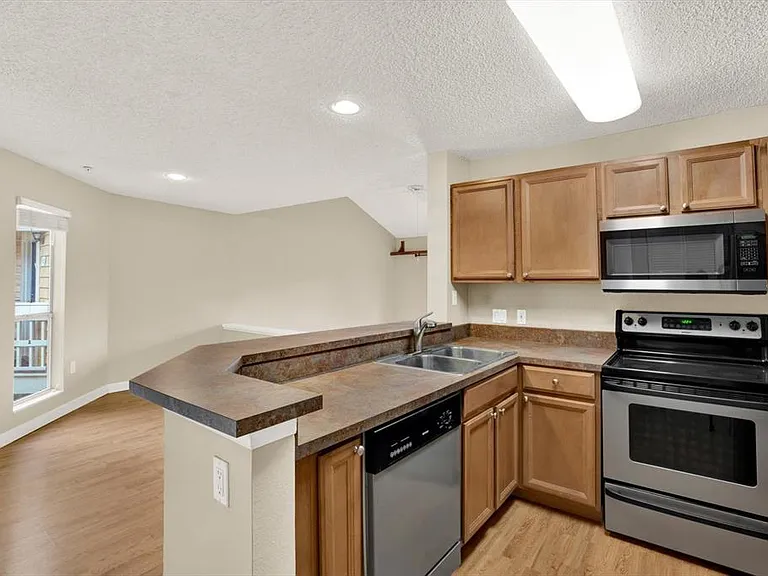 115 112th Ave NE #810 — Photo 9