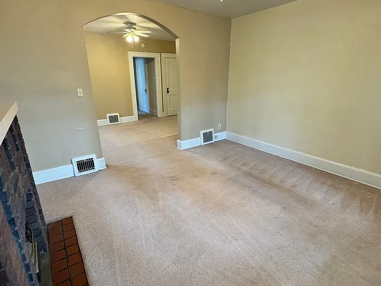 207 E Broadway Ave — Photo 9