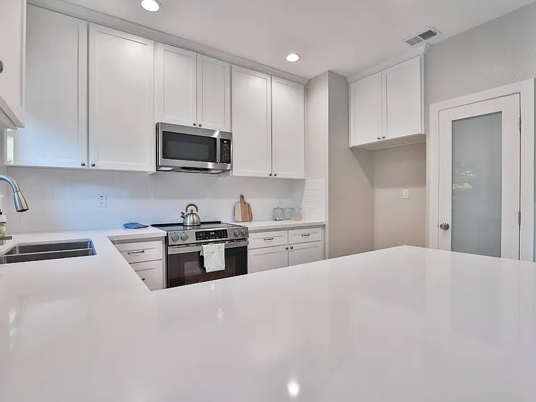 8257 Lake Forest Dr — Photo 11