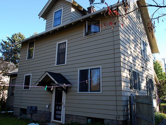 3rd image of 542 Girard Ave
