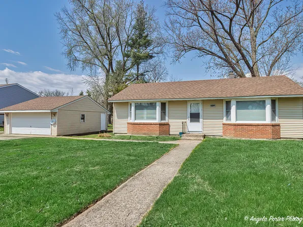7422 Center Dr, Wonder Lake, IL 60097