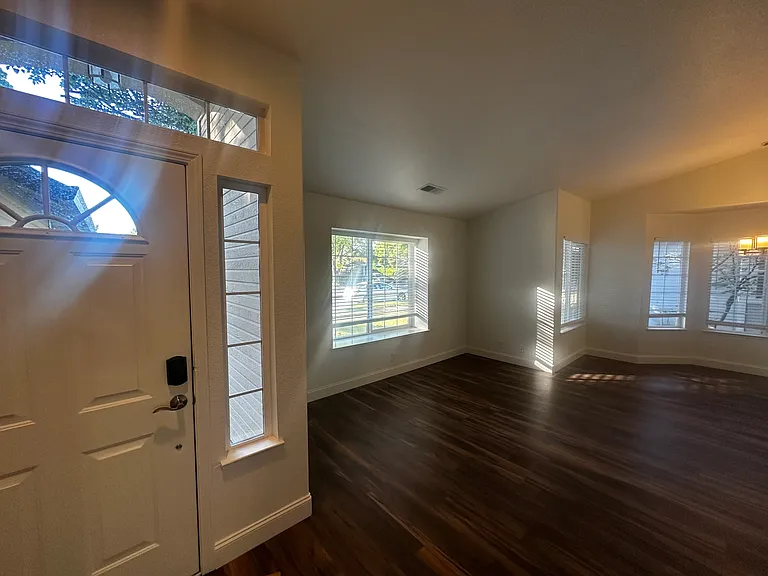 241 Windrose Ct — Photo 2