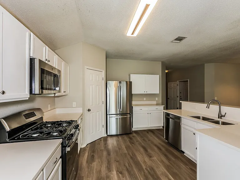6730 Meadowcrest Dr — Photo 8