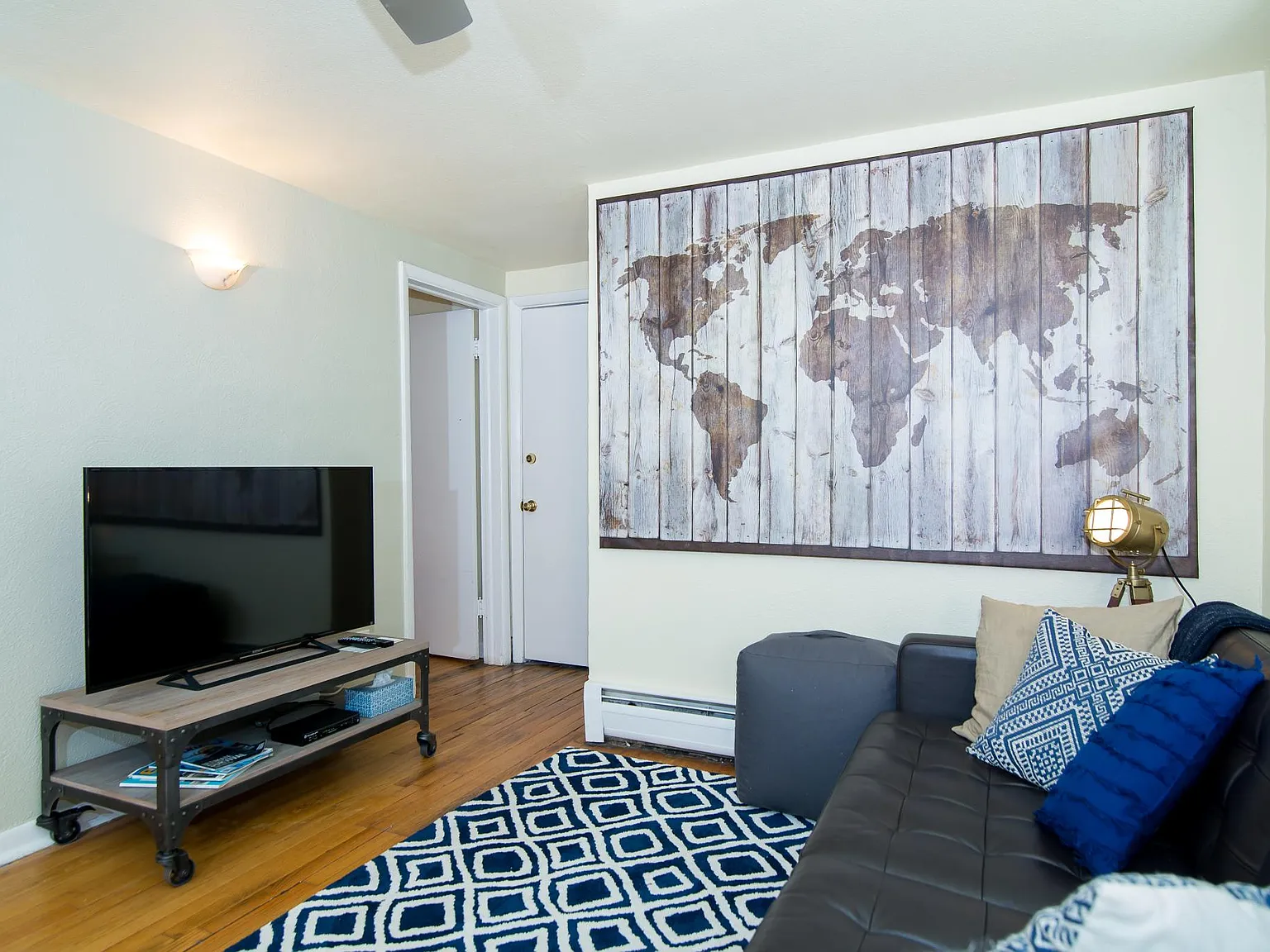 1 bed, 550 sqft, $1,900 — Photo 2