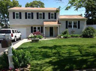 45 Roberta Ave, Farmingville, NY 11738