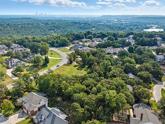 2nd image of 718 E Old North Rd